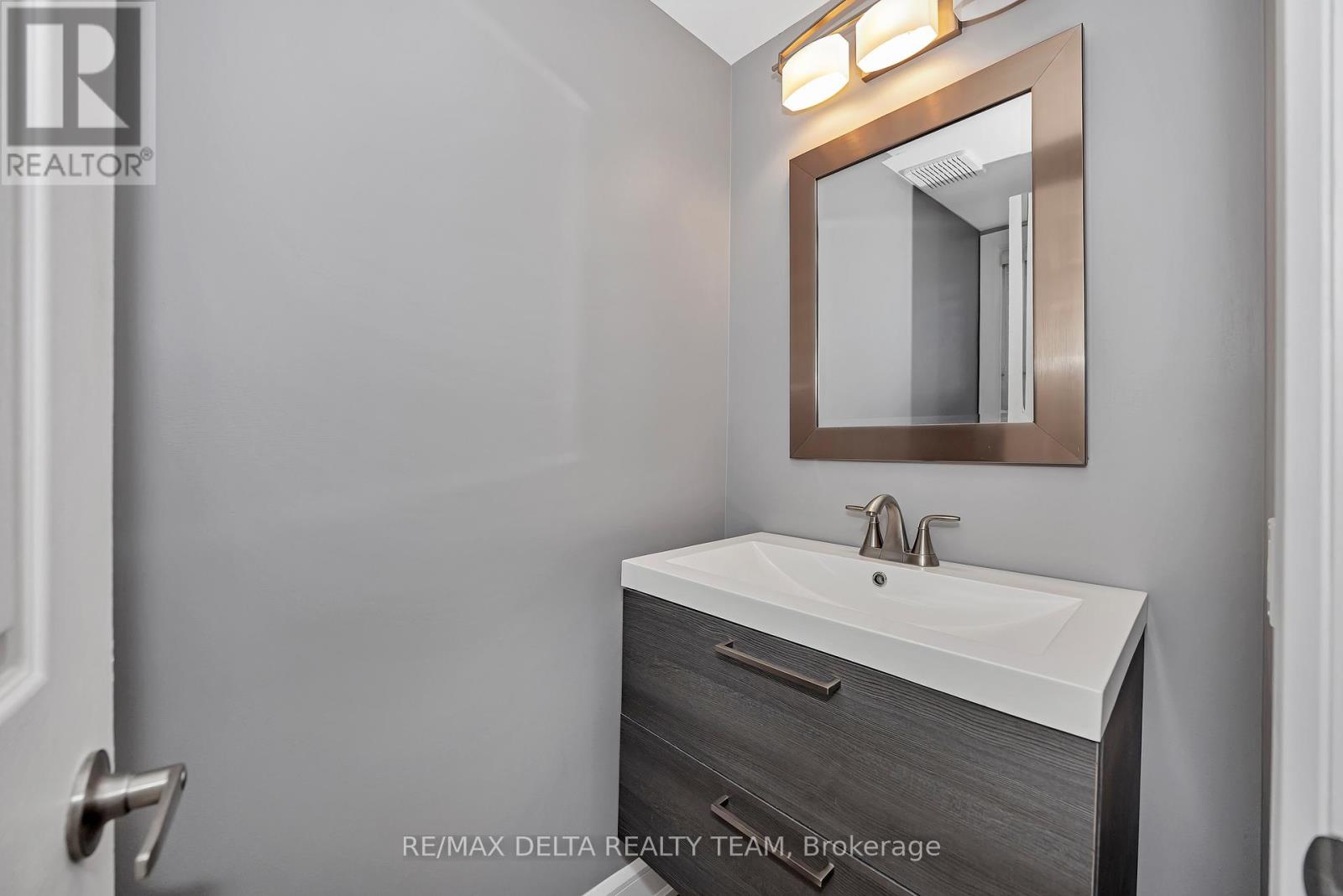 57 Blackdome Crescent, Ottawa, Ontario  K2T 1B1 - Photo 12 - X12935988