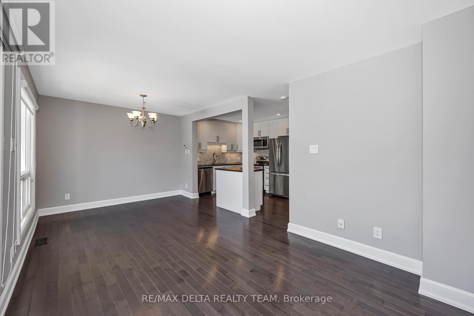 57 Blackdome Crescent, Ottawa, Ontario  K2T 1B1 - Photo 5 - X12935988