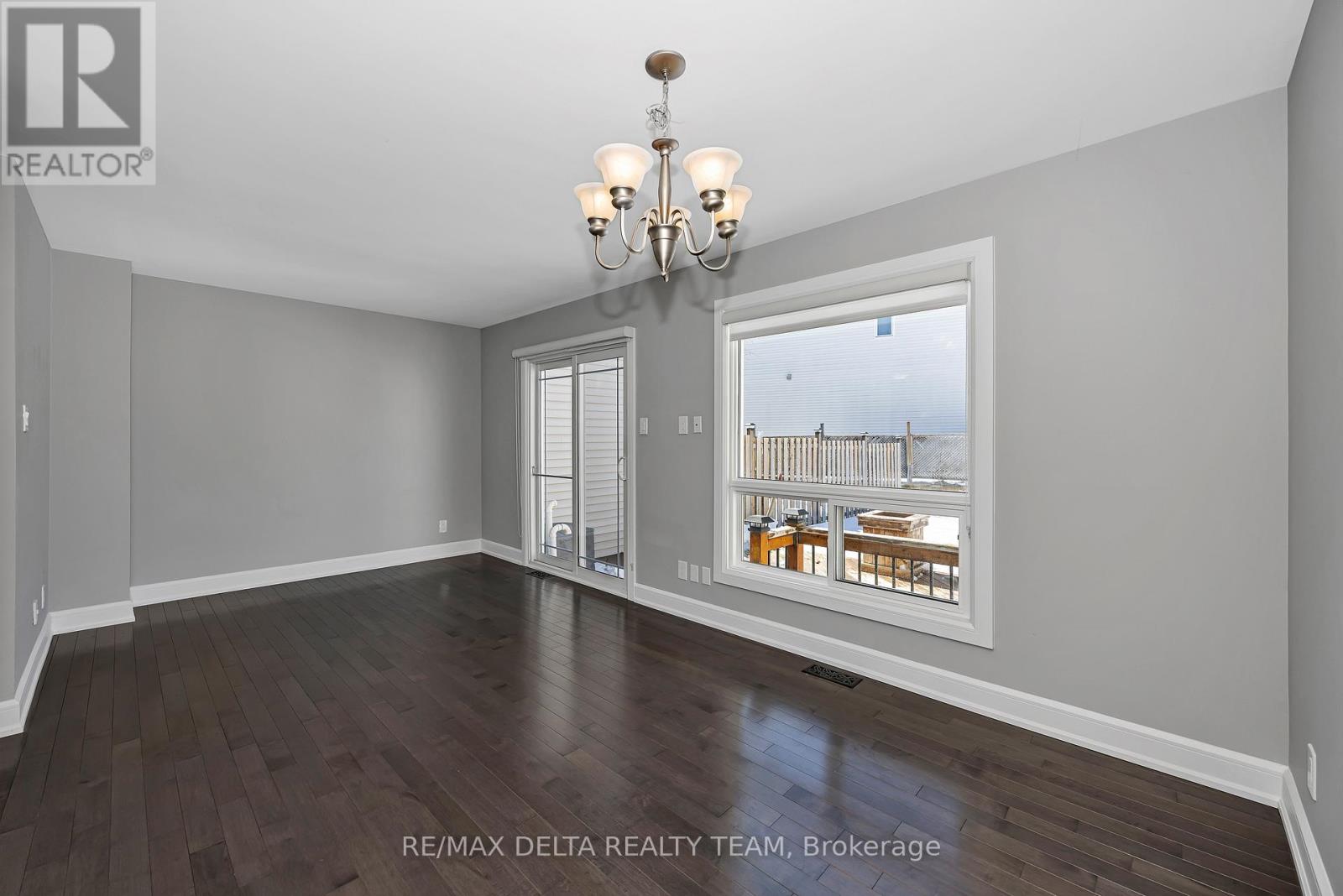 57 Blackdome Crescent, Ottawa, Ontario  K2T 1B1 - Photo 7 - X12935988