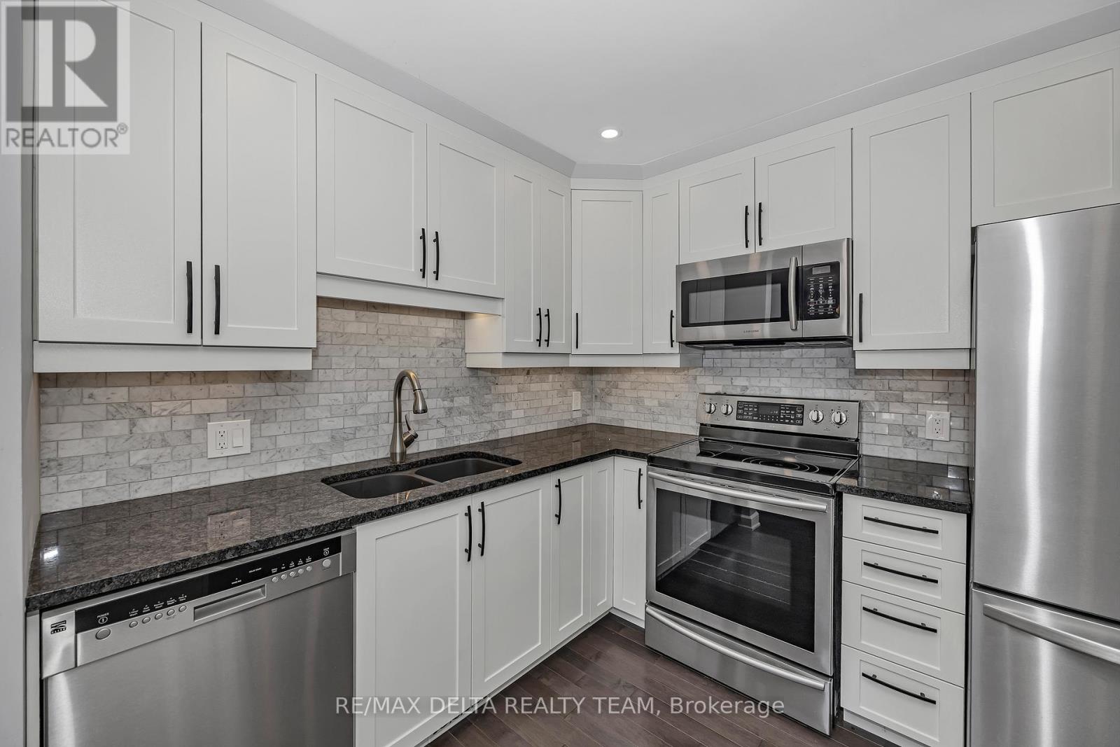 57 Blackdome Crescent, Ottawa, Ontario  K2T 1B1 - Photo 9 - X12935988