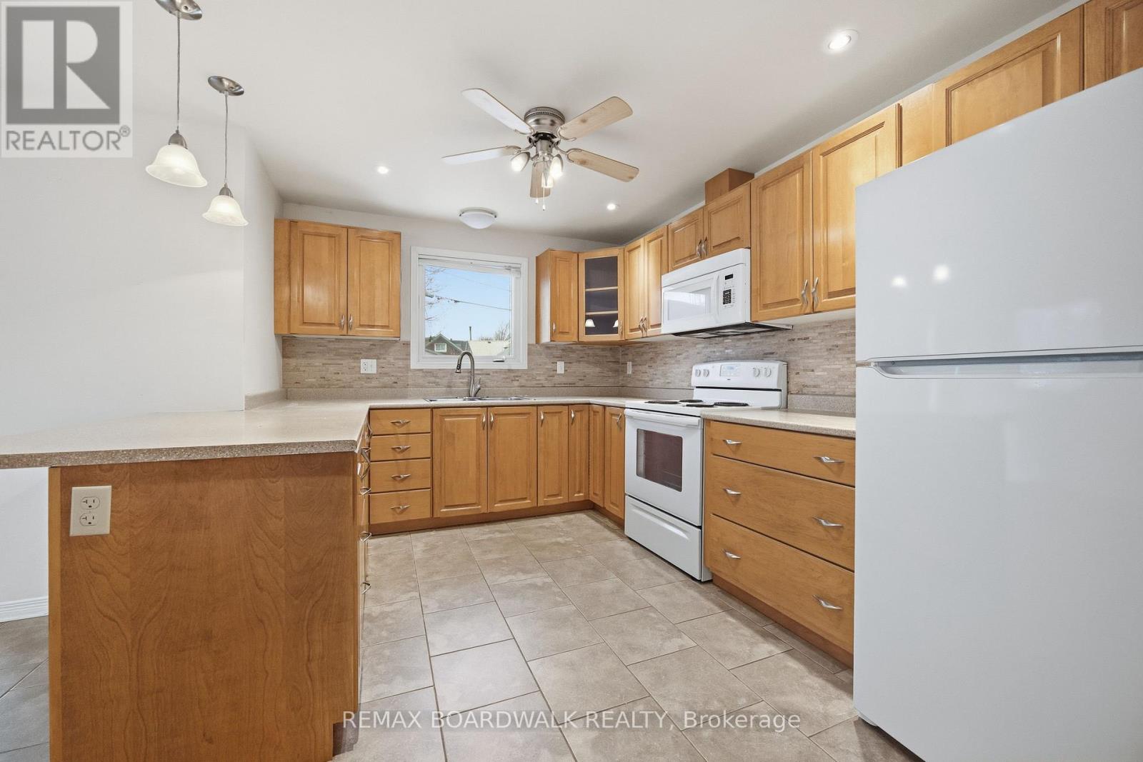 33-35 Victoria Street, Carleton Place, Ontario  K7C 2W2 - Photo 6 - X12936030