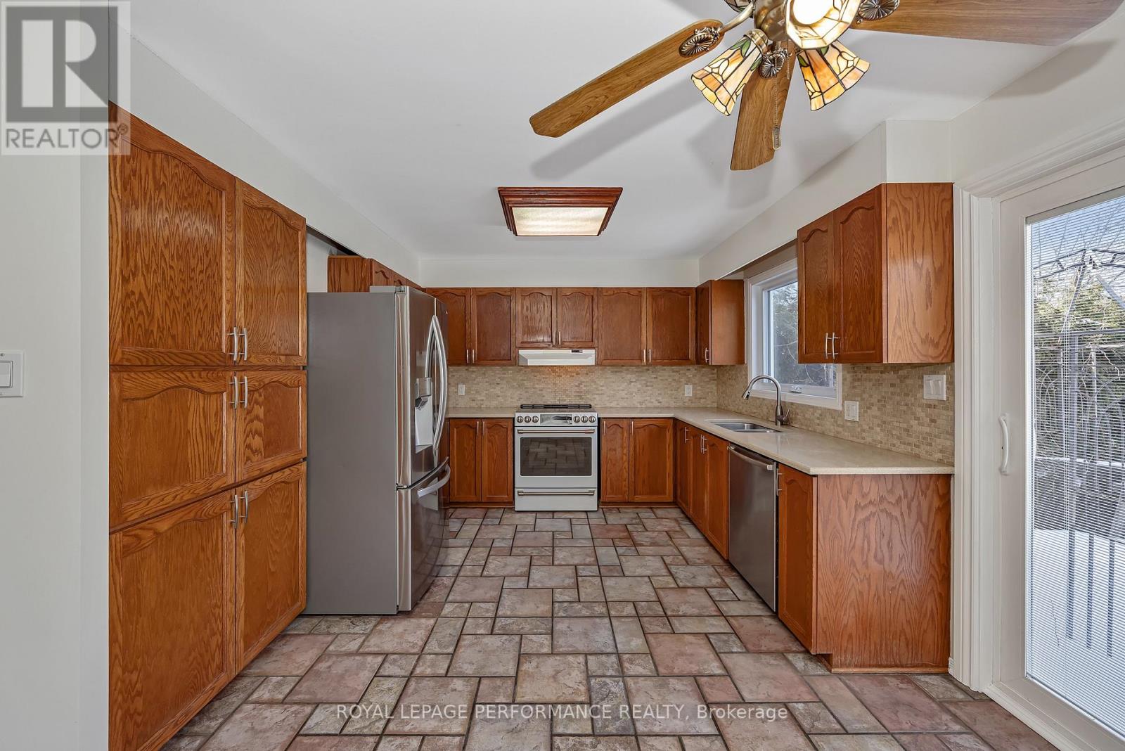 2023 Rolling Brook Drive, Ottawa, Ontario  K1W 1C9 - Photo 10 - X12936050