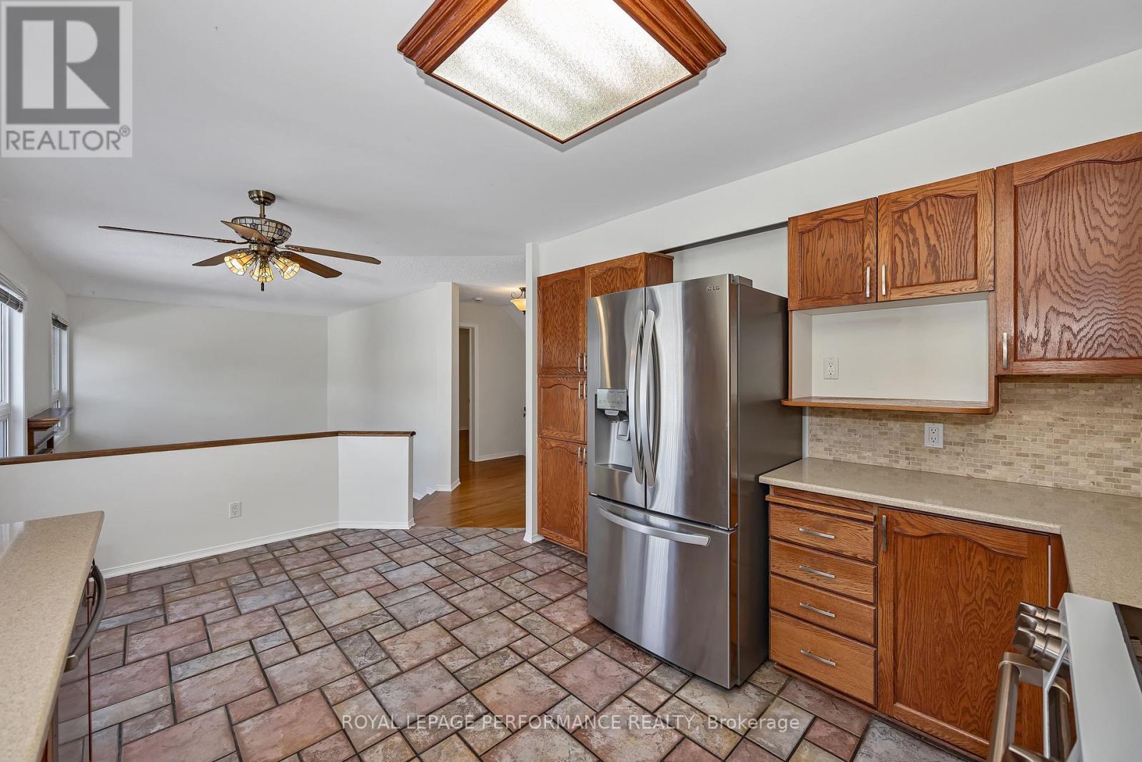 2023 Rolling Brook Drive, Ottawa, Ontario  K1W 1C9 - Photo 12 - X12936050