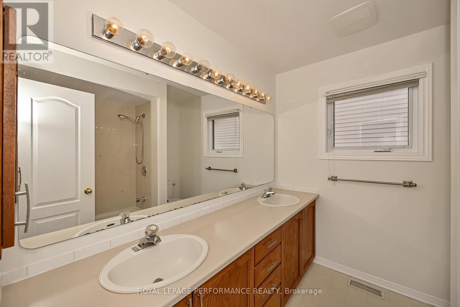 2023 Rolling Brook Drive, Ottawa, Ontario  K1W 1C9 - Photo 24 - X12936050