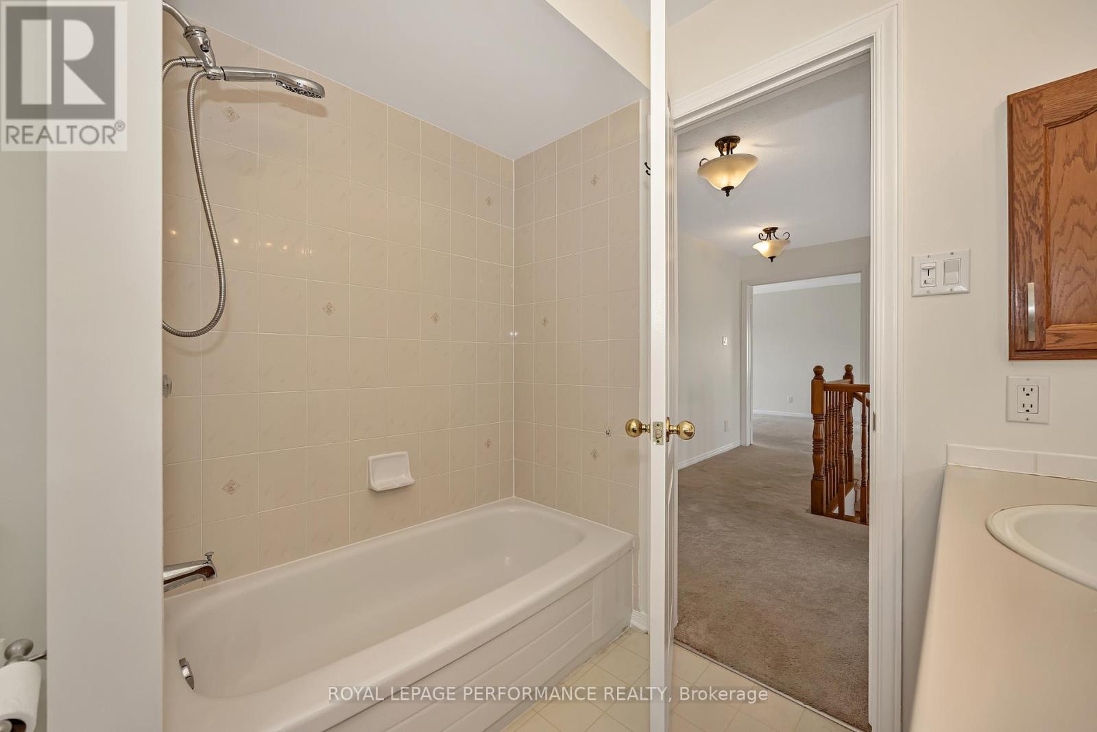 2023 Rolling Brook Drive, Ottawa, Ontario  K1W 1C9 - Photo 25 - X12936050