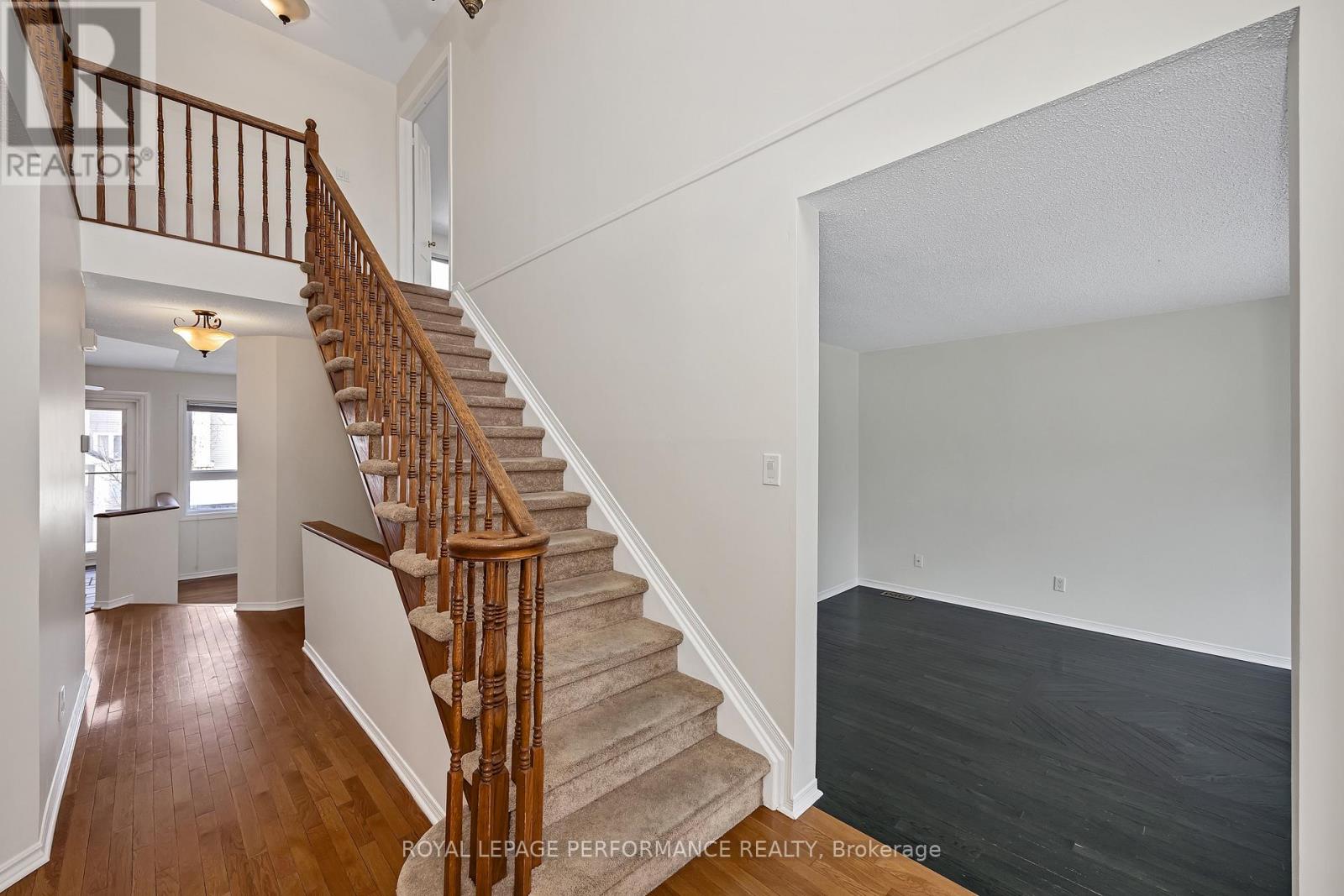 2023 Rolling Brook Drive, Ottawa, Ontario  K1W 1C9 - Photo 3 - X12936050