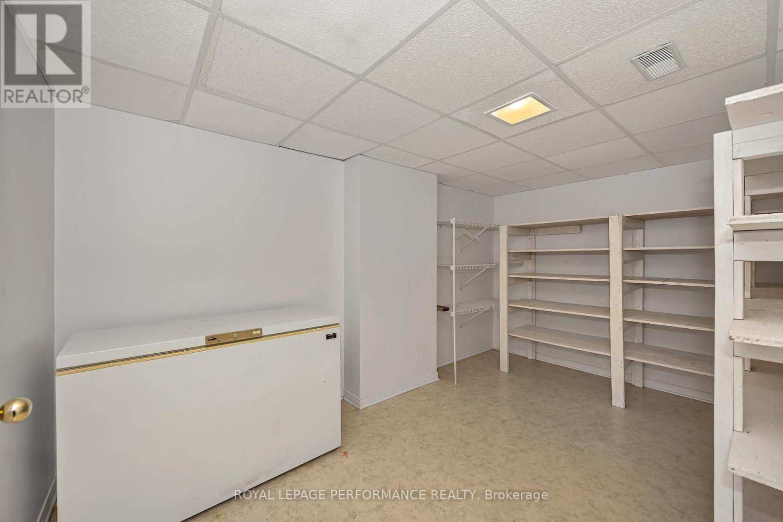 2023 Rolling Brook Drive, Ottawa, Ontario  K1W 1C9 - Photo 33 - X12936050