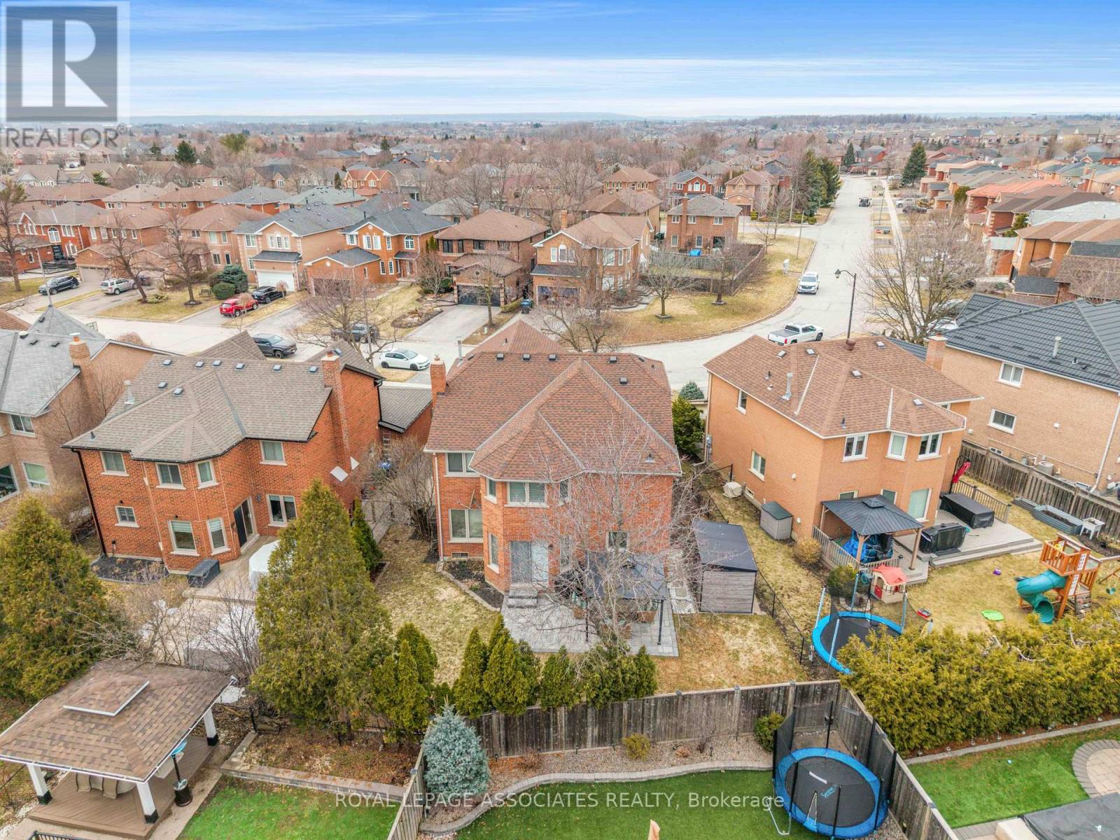 33 Hutton Crescent, Caledon, Ontario  L7C 1A3 - Photo 47 - W12923614