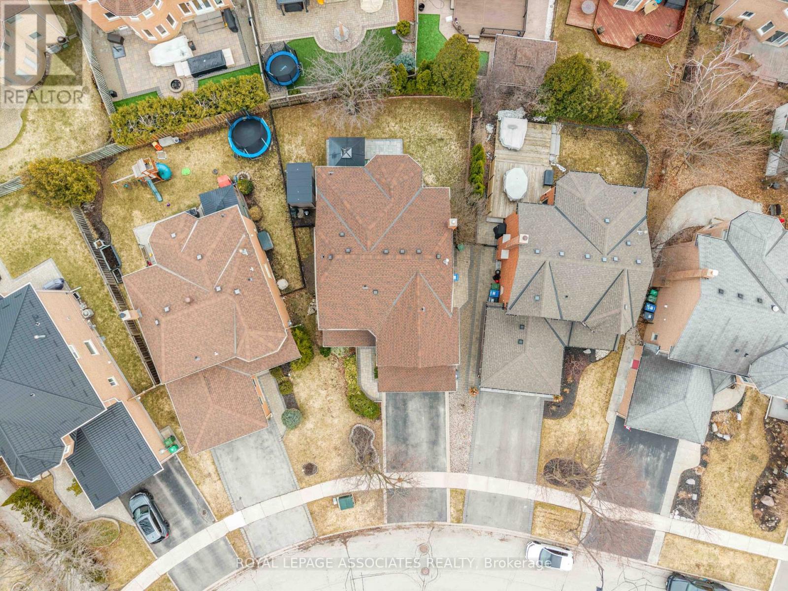 33 Hutton Crescent, Caledon, Ontario  L7C 1A3 - Photo 48 - W12923614