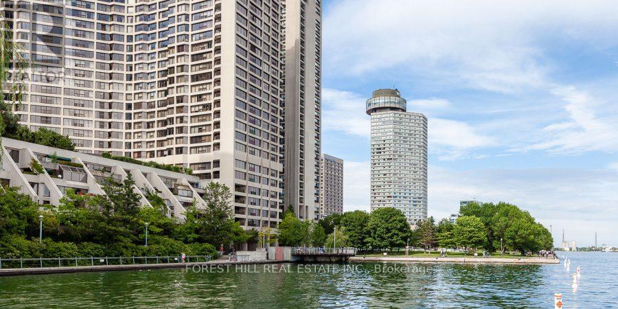 #1004 - 33 Harbour Square, Toronto, Ontario  M5J 2G2 - Photo 2 - C12936000