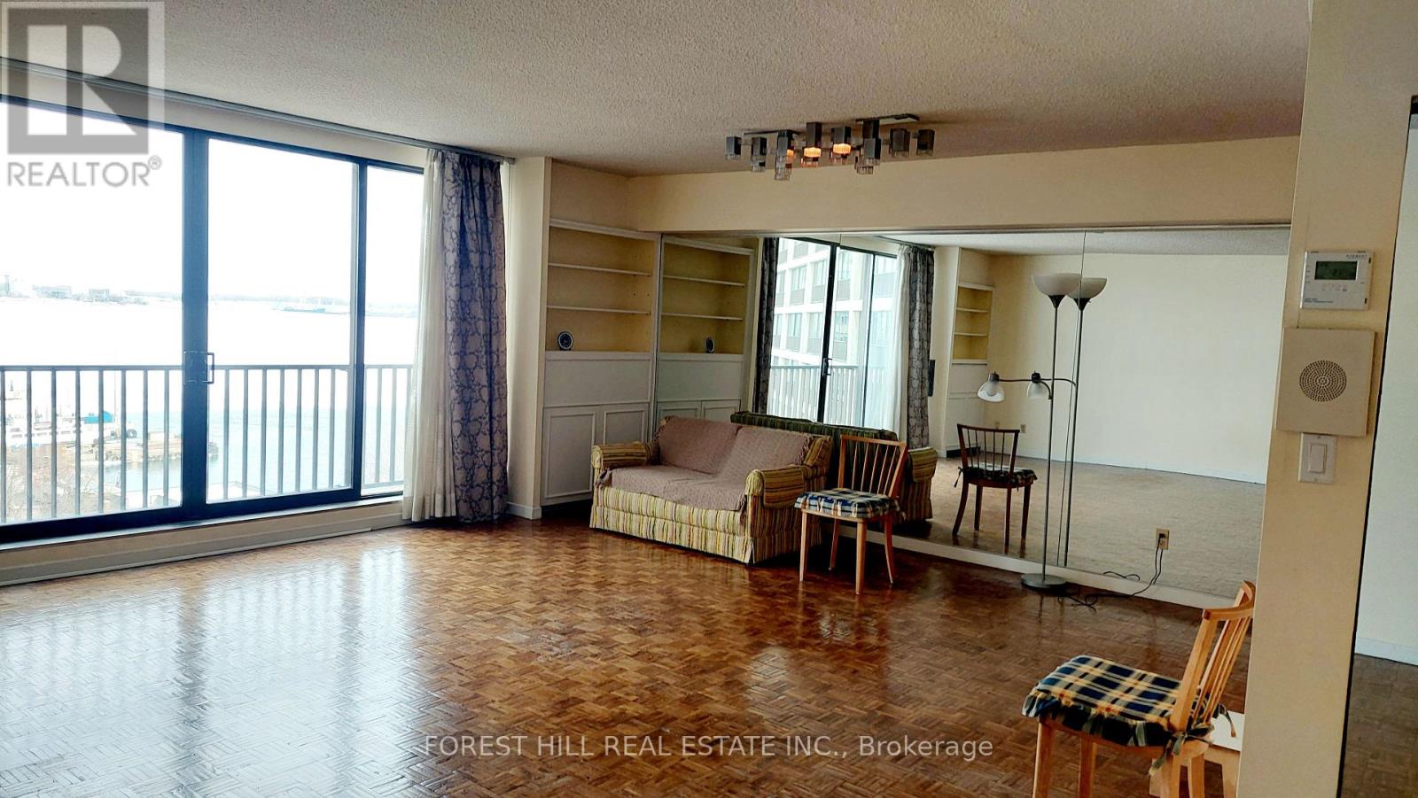 #1004 - 33 Harbour Square, Toronto, Ontario  M5J 2G2 - Photo 8 - C12936000