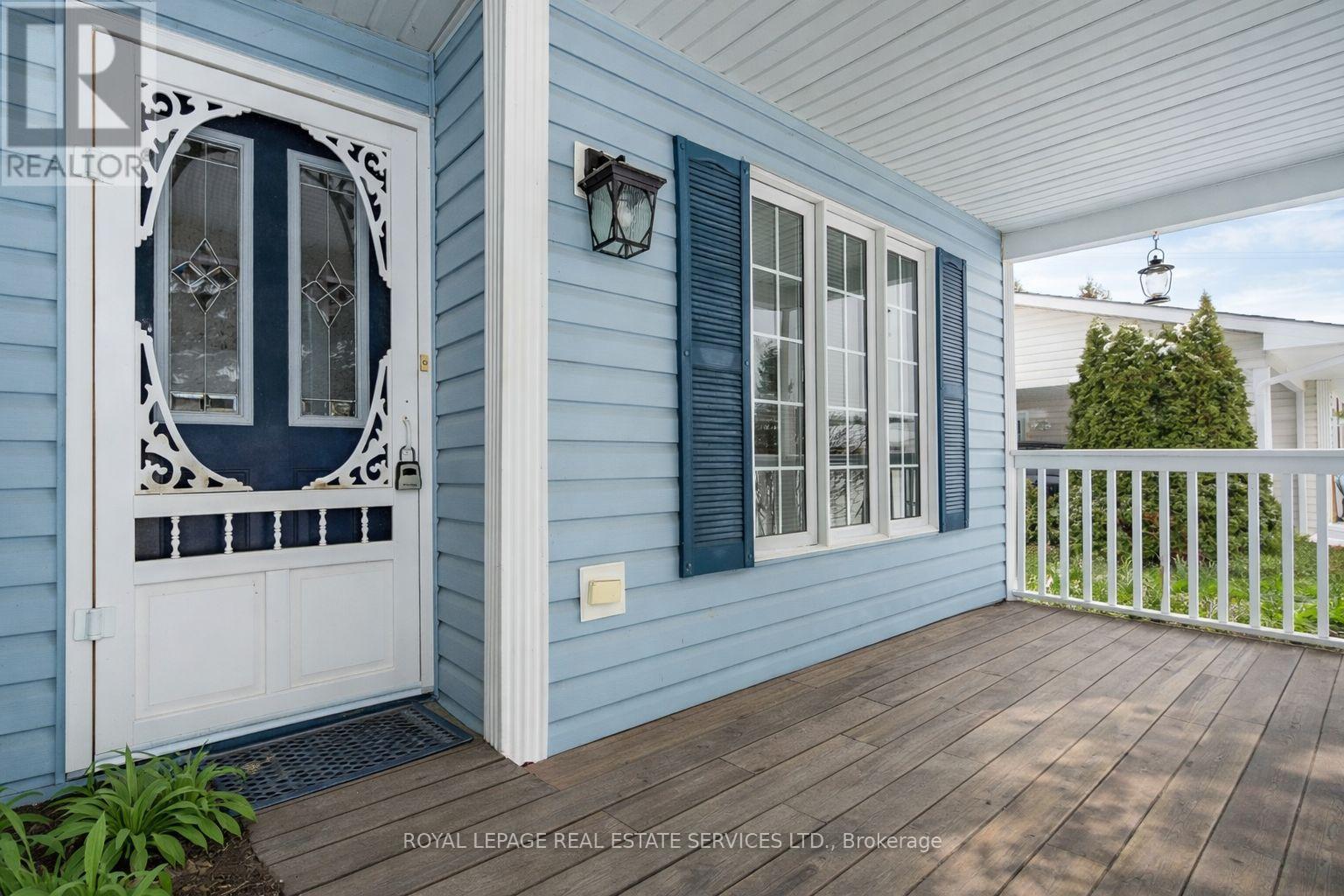 65 Pennsylvania Avenue, Wasaga Beach, Ontario  L9Z 3A8 - Photo 2 - S12726176