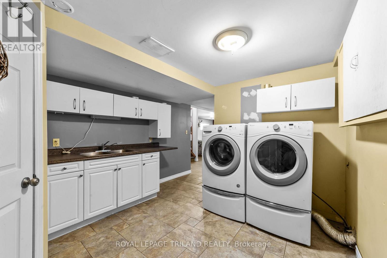 191 South Street, Southwest Middlesex, Ontario  N0L 1M0 - Photo 28 - X12776518