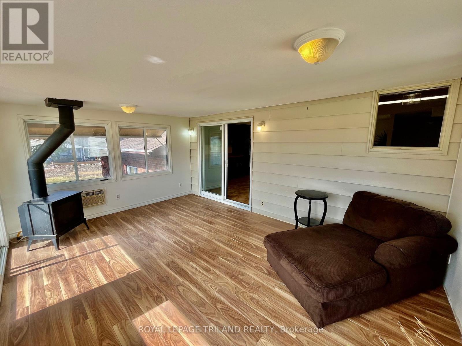 191 South Street, Southwest Middlesex, Ontario  N0L 1M0 - Photo 29 - X12776518