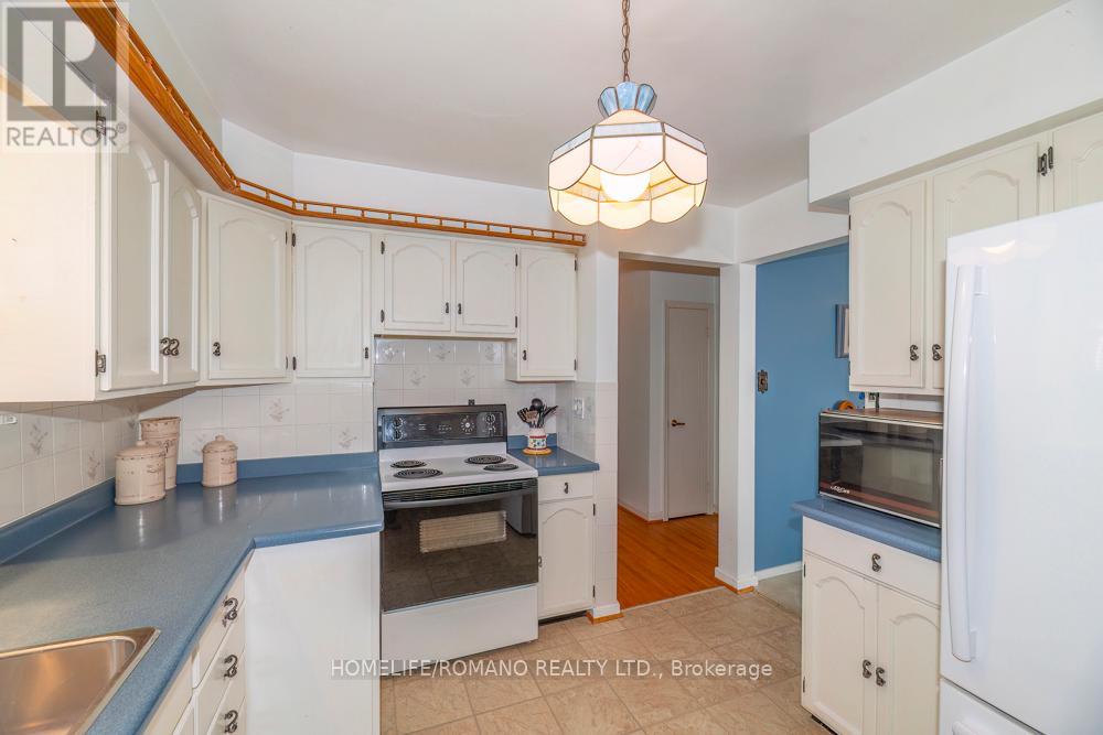 24 Densgrove Road, Toronto, Ontario  M1G 2A1 - Photo 11 - E12935970