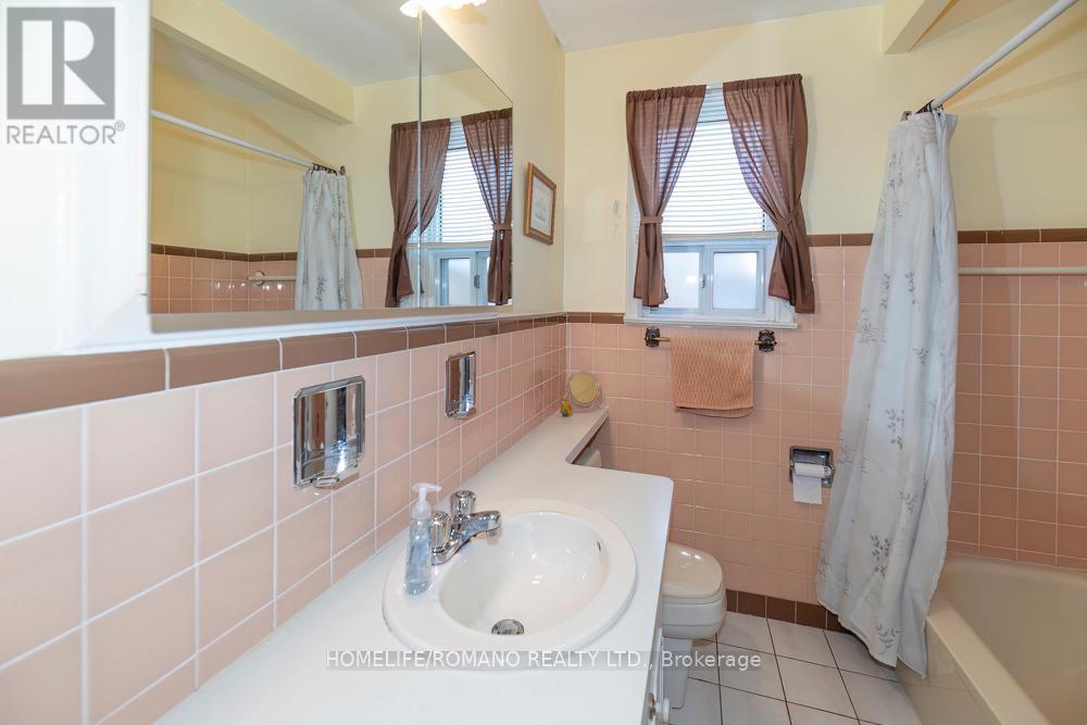 24 Densgrove Road, Toronto, Ontario  M1G 2A1 - Photo 17 - E12935970