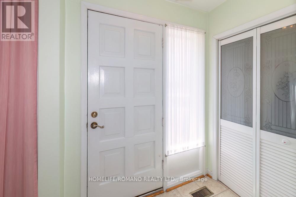 24 Densgrove Road, Toronto, Ontario  M1G 2A1 - Photo 2 - E12935970