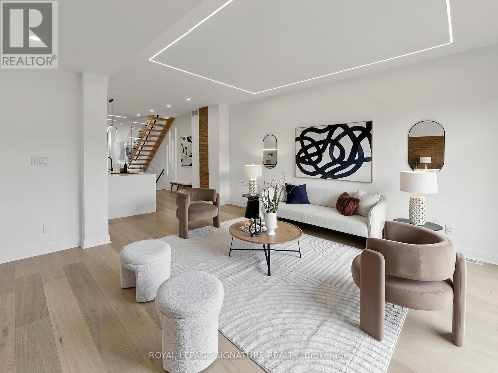 149 Victor Avenue, Toronto (North Riverdale), Ontario  M4K 1A9 - Photo 4 - E12936036