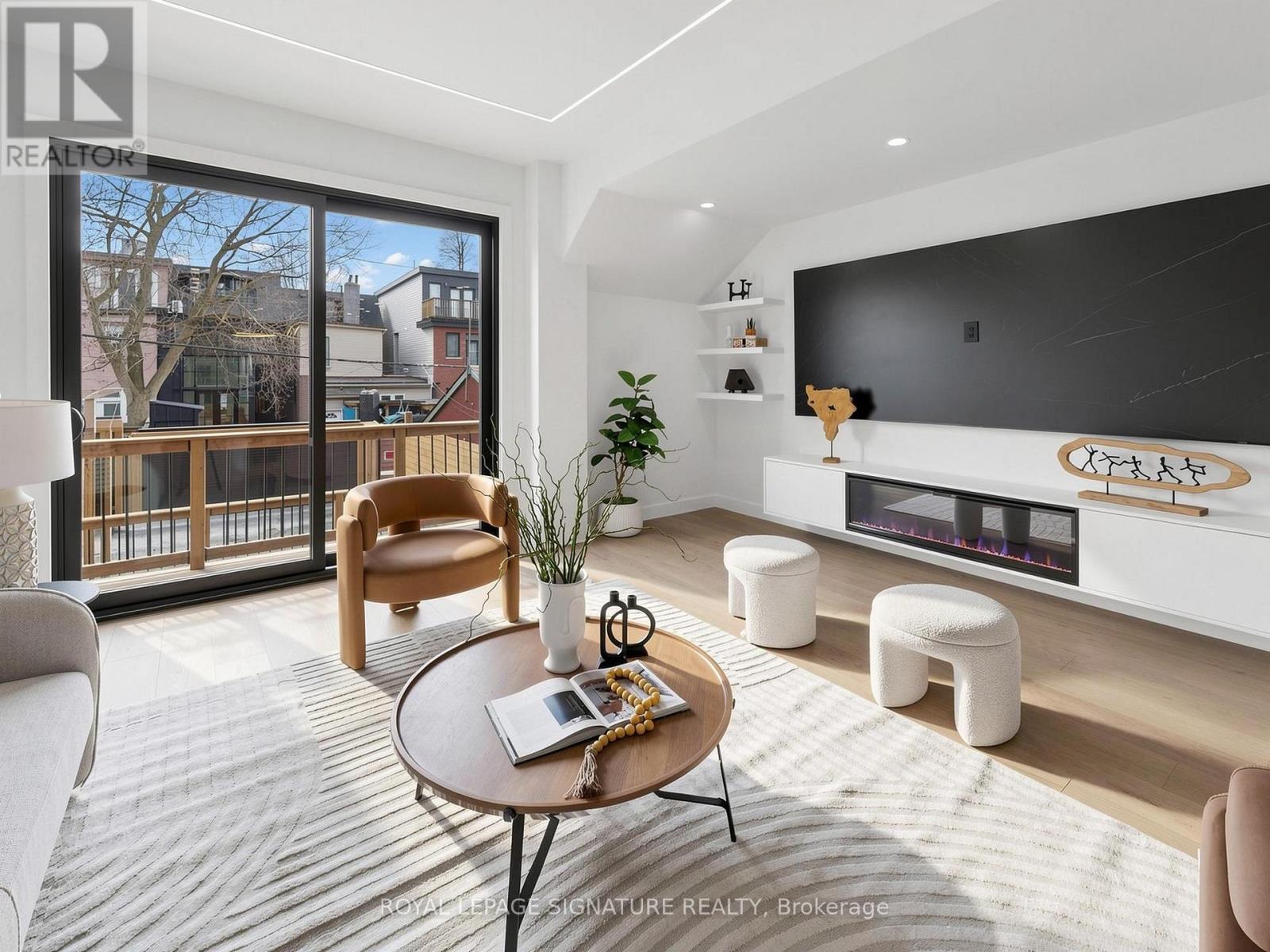 149 Victor Avenue, Toronto (North Riverdale), Ontario  M4K 1A9 - Photo 6 - E12936036