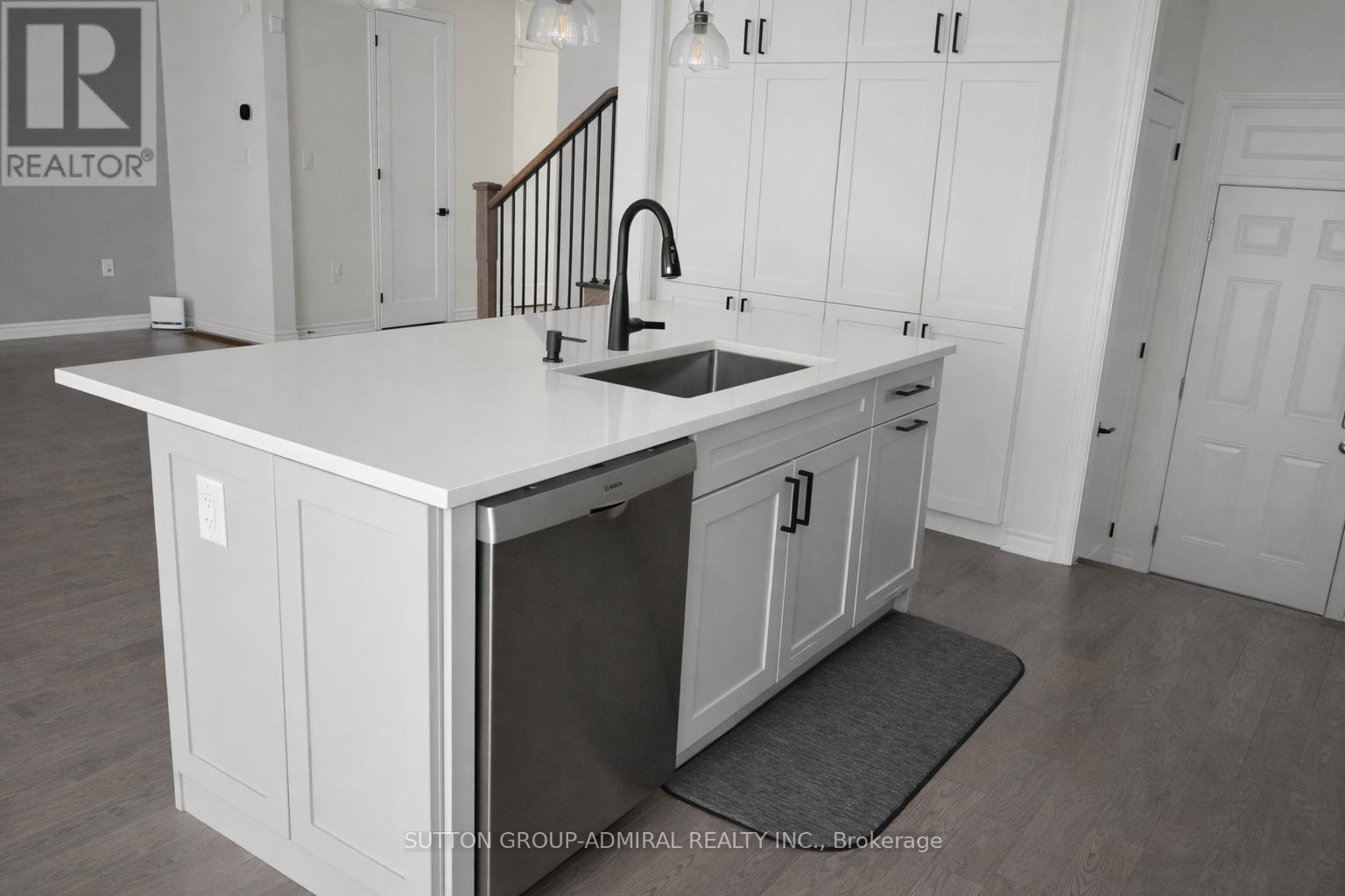 65 Barkerville Drive, Whitby, Ontario  L1P 0L8 - Photo 8 - E12936046