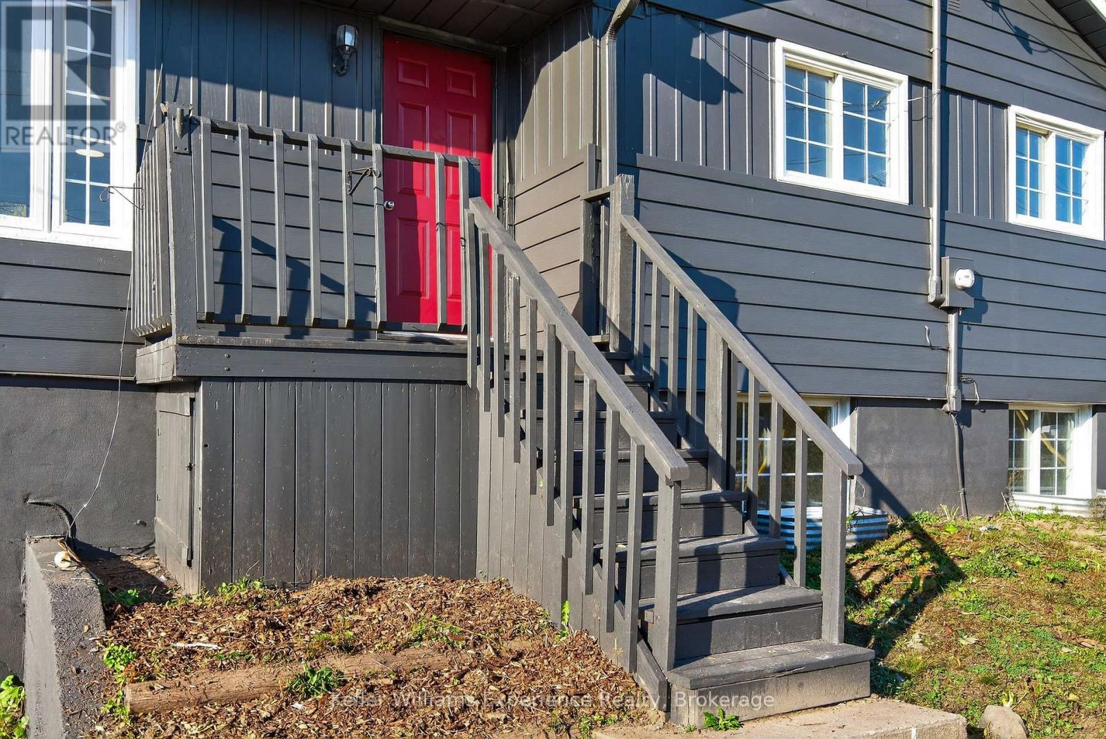 556 Champlain Road, Tiny, Ontario  L9M 0C2 - Photo 3 - S12935968