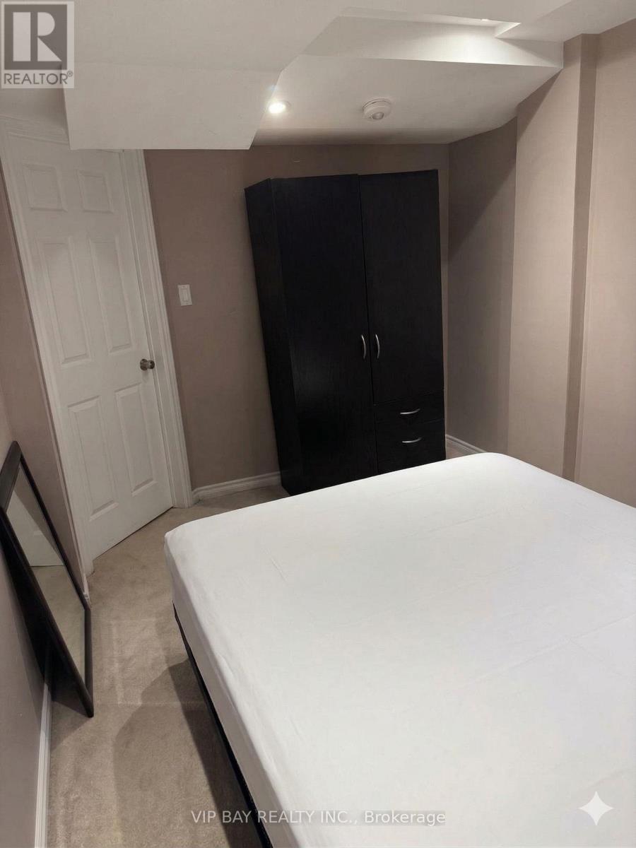 287 Mcbride Crescent, Newmarket, Ontario  L3X 2W3 - Photo 12 - N12936070