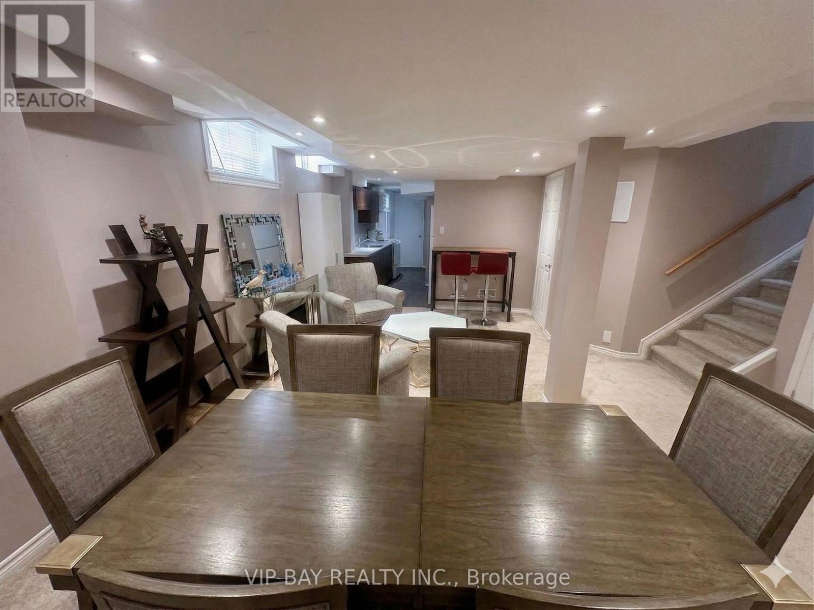 287 Mcbride Crescent, Newmarket, Ontario  L3X 2W3 - Photo 5 - N12936070