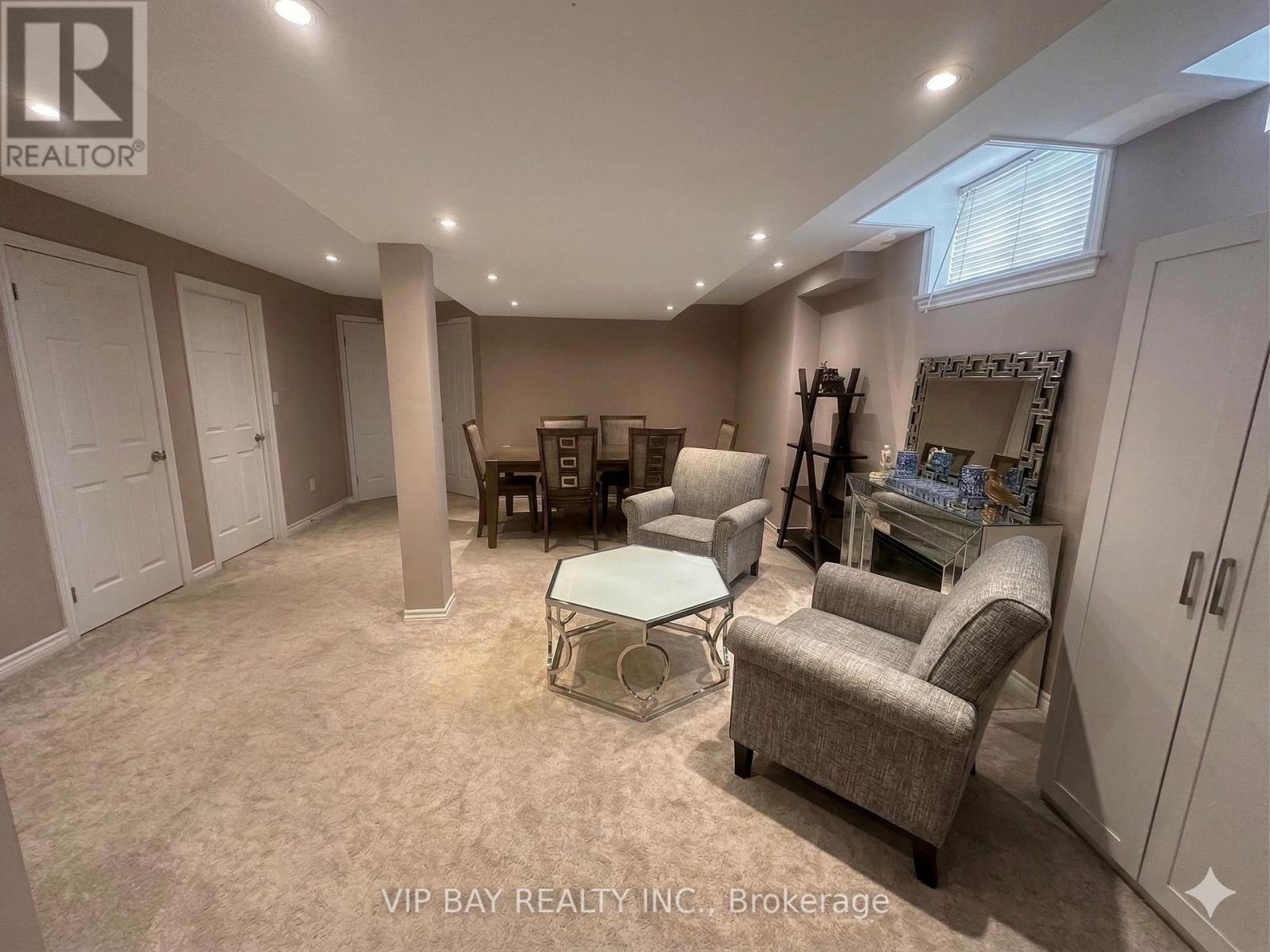 287 Mcbride Crescent, Newmarket, Ontario  L3X 2W3 - Photo 6 - N12936070