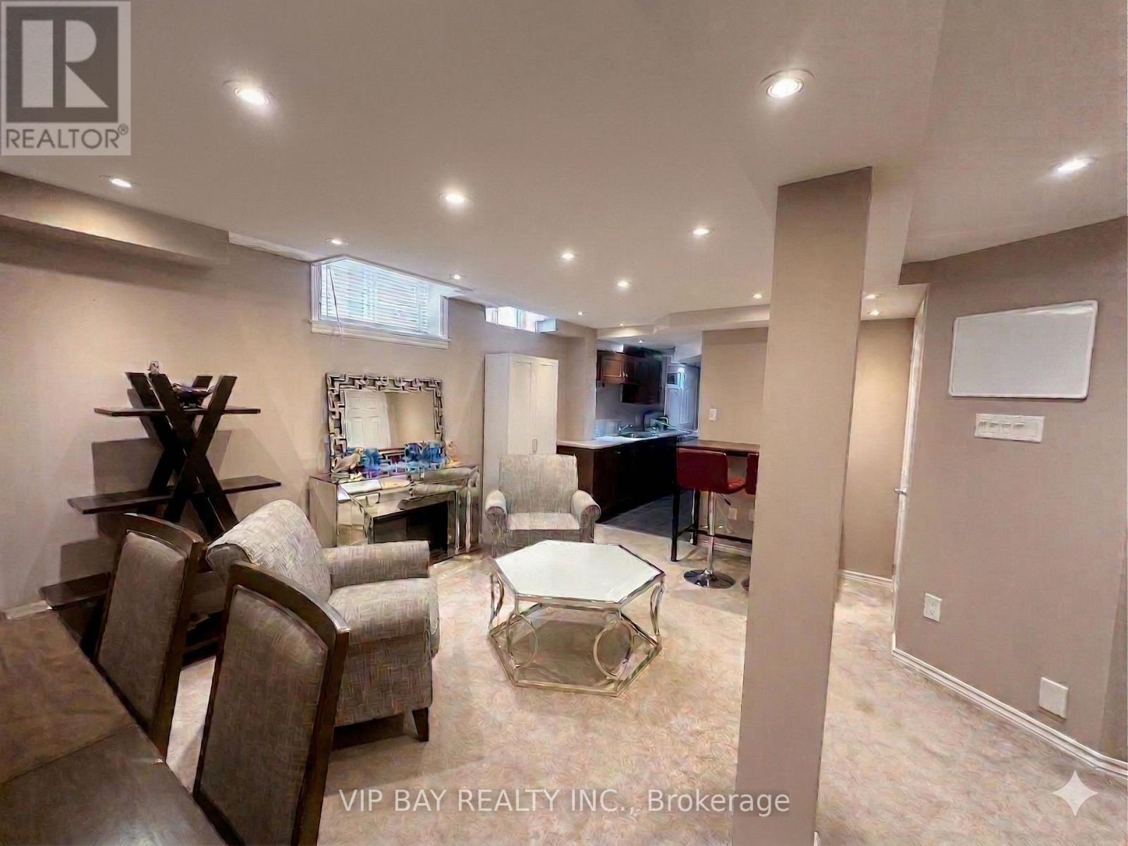 287 Mcbride Crescent, Newmarket, Ontario  L3X 2W3 - Photo 8 - N12936070