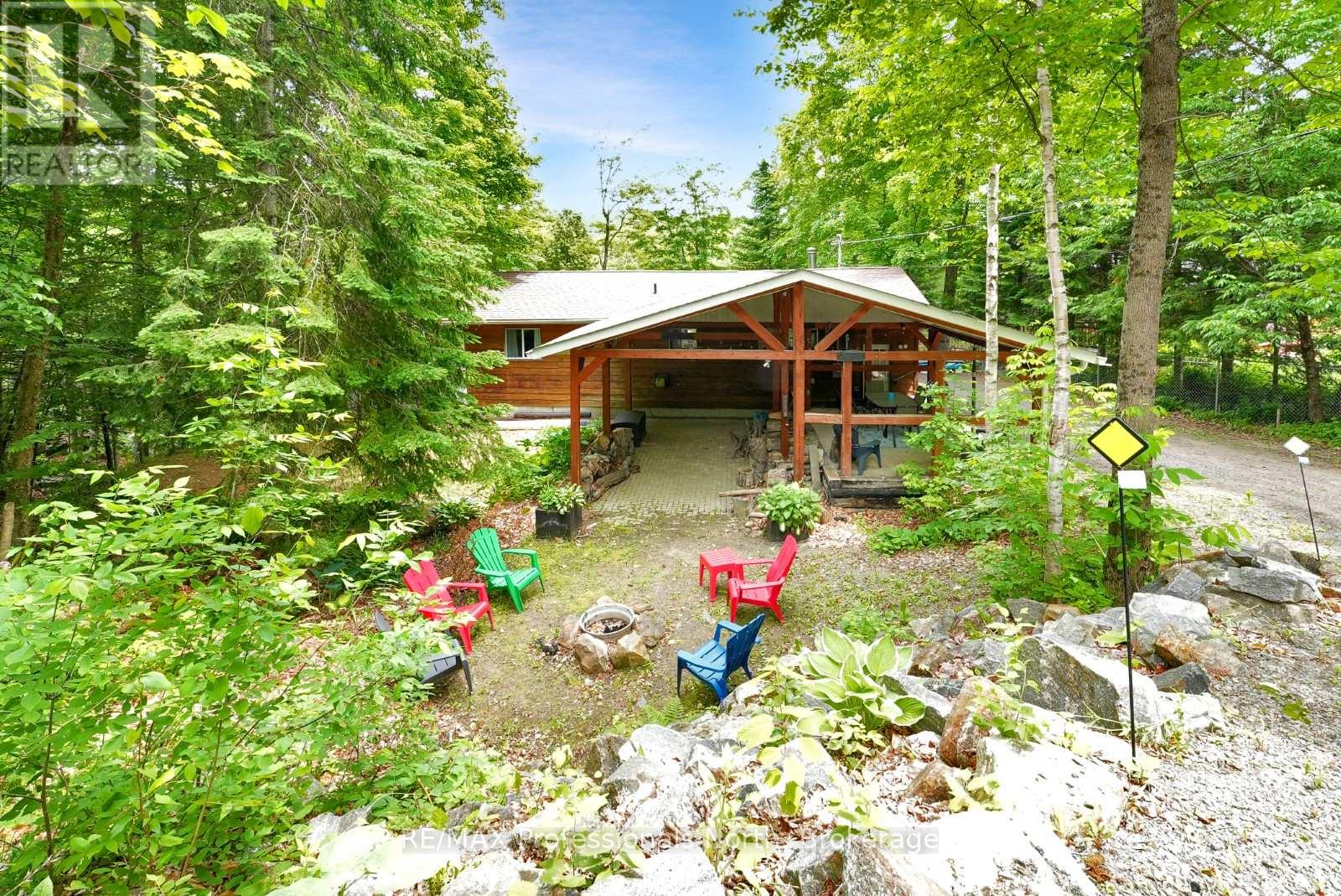 1039 Mink Road, Dysart Et Al (Dysart), Ontario  K0M 1S0 - Photo 4 - X12935962