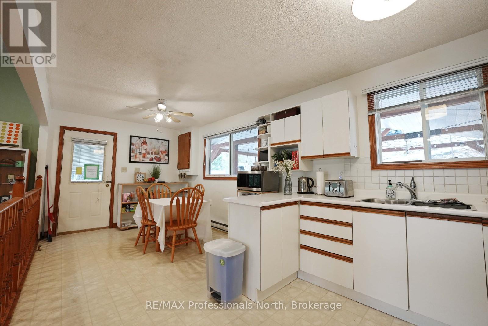 1039 Mink Road, Dysart Et Al (Dysart), Ontario  K0M 1S0 - Photo 8 - X12935962