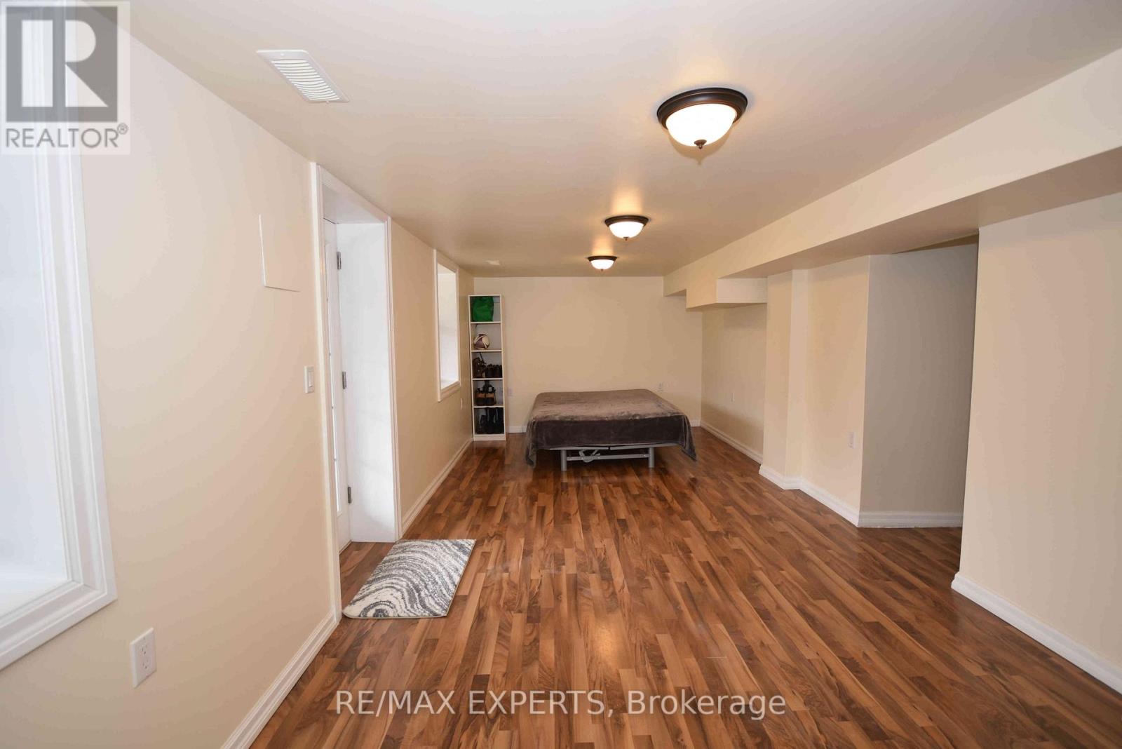 106 Centre Street, King (Schomberg), Ontario  L0G 1T0 - Photo 21 - N12934838