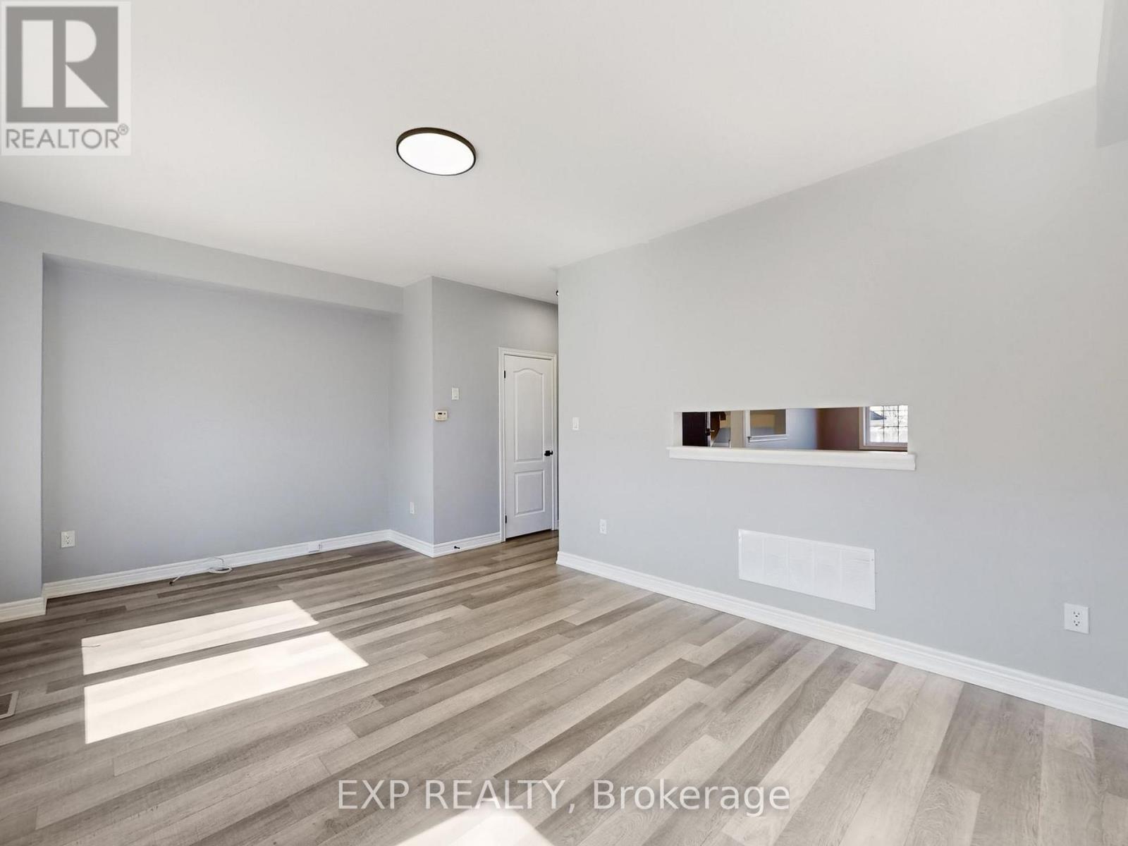 9 Matthewson Avenue, Bradford West Gwillimbury, Ontario  L3Z 3A7 - Photo 15 - N12932184