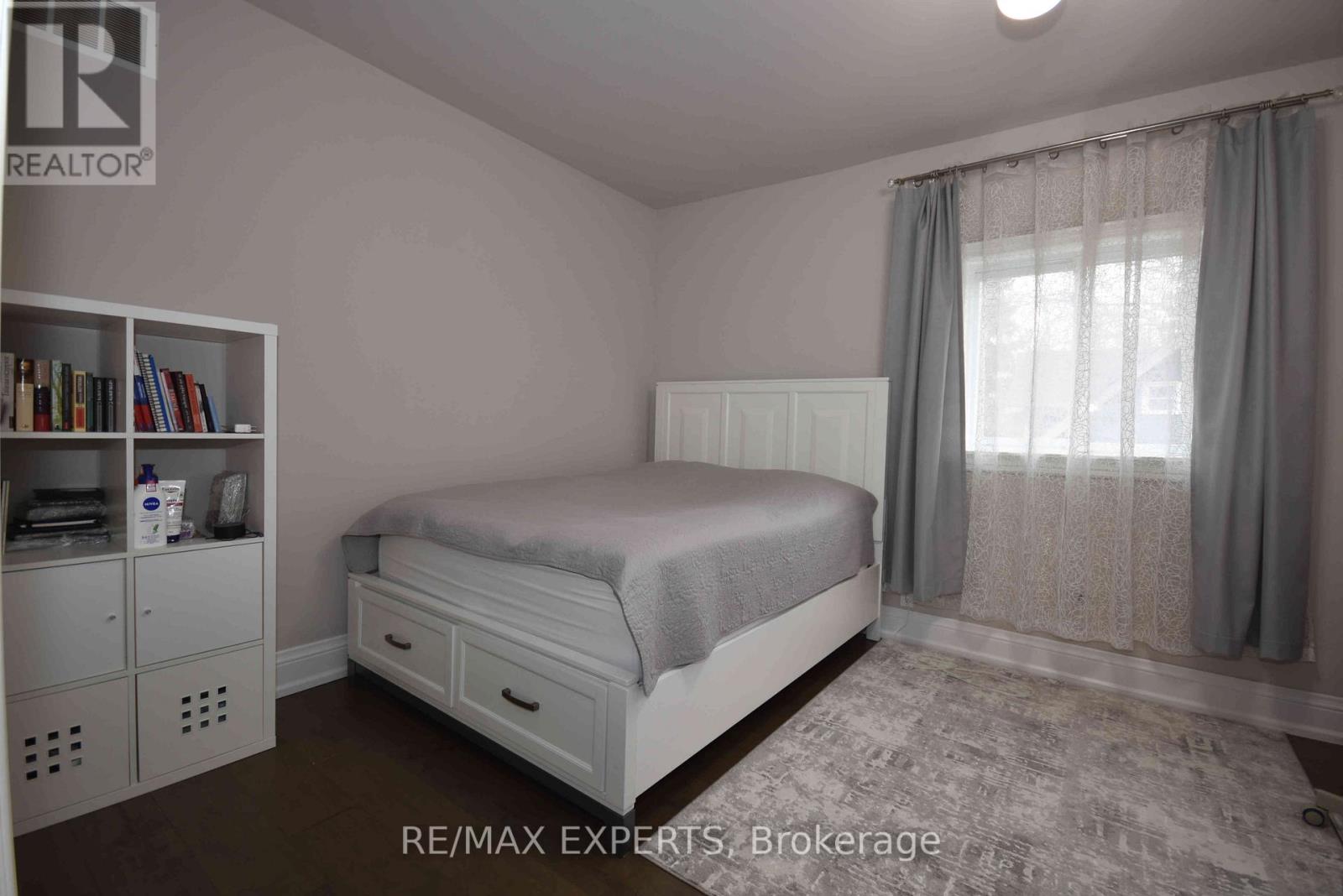 106 Centre Street, King (Schomberg), Ontario  L0G 1T0 - Photo 14 - N12934838