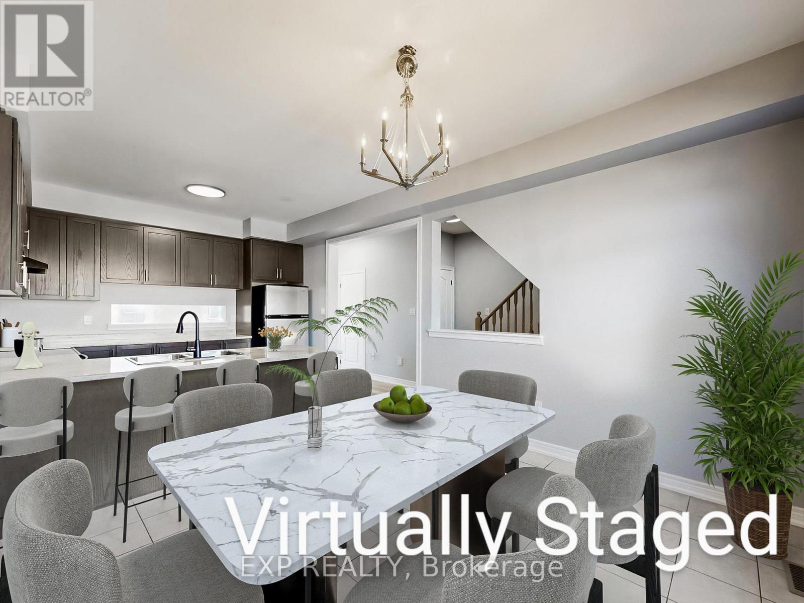 9 Matthewson Avenue, Bradford West Gwillimbury, Ontario  L3Z 3A7 - Photo 6 - N12932184