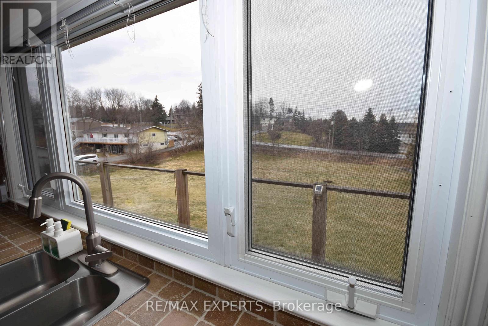 106 Centre Street, King (Schomberg), Ontario  L0G 1T0 - Photo 19 - N12934838