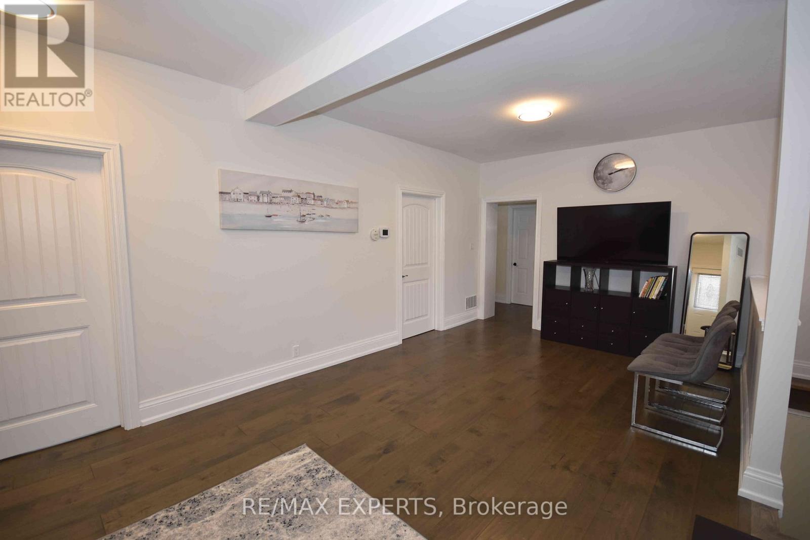 106 Centre Street, King (Schomberg), Ontario  L0G 1T0 - Photo 5 - N12934838