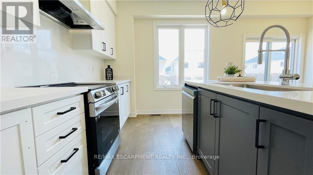 27 Mia Drive, Hamilton, Ontario  L9B 0H8 - Photo 11 - X12935998