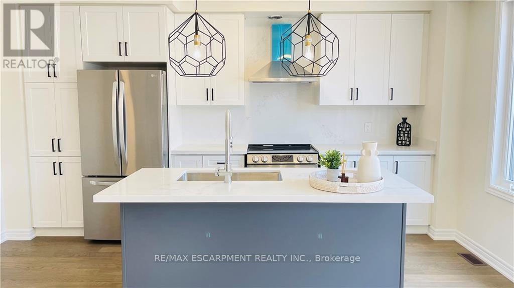 27 Mia Drive, Hamilton, Ontario  L9B 0H8 - Photo 12 - X12935998