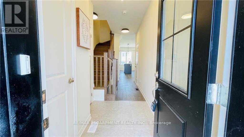 27 Mia Drive, Hamilton, Ontario  L9B 0H8 - Photo 3 - X12935998