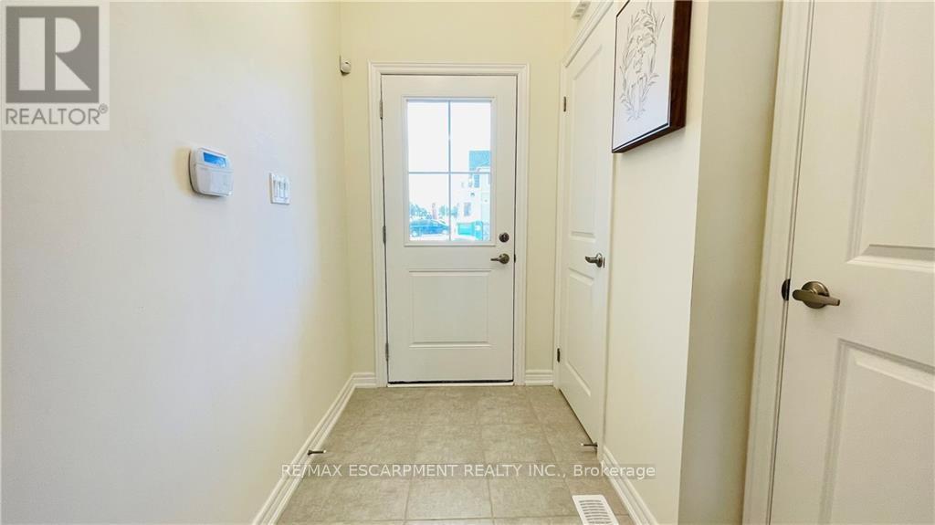 27 Mia Drive, Hamilton, Ontario  L9B 0H8 - Photo 4 - X12935998