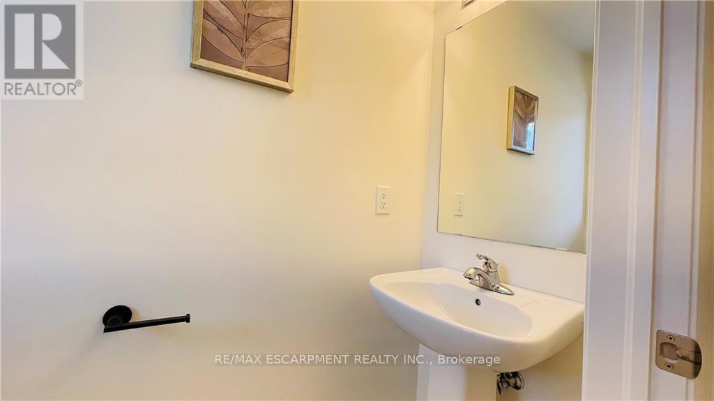 27 Mia Drive, Hamilton, Ontario  L9B 0H8 - Photo 5 - X12935998