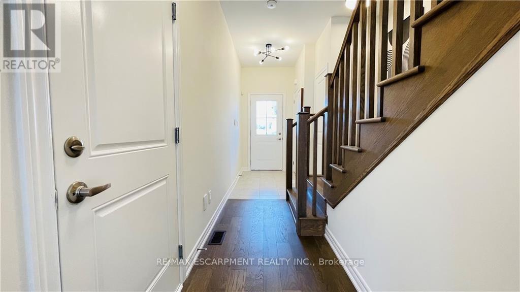 27 Mia Drive, Hamilton, Ontario  L9B 0H8 - Photo 6 - X12935998