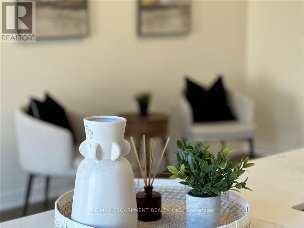 27 Mia Drive, Hamilton, Ontario  L9B 0H8 - Photo 9 - X12935998