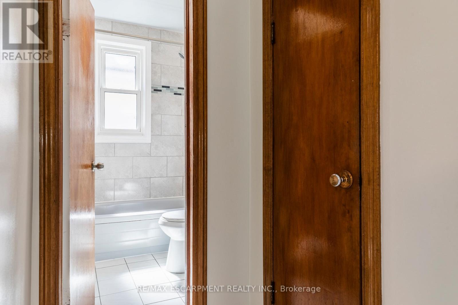 118 Julian Avenue, Hamilton, Ontario  L8H 5R7 - Photo 15 - X12936066