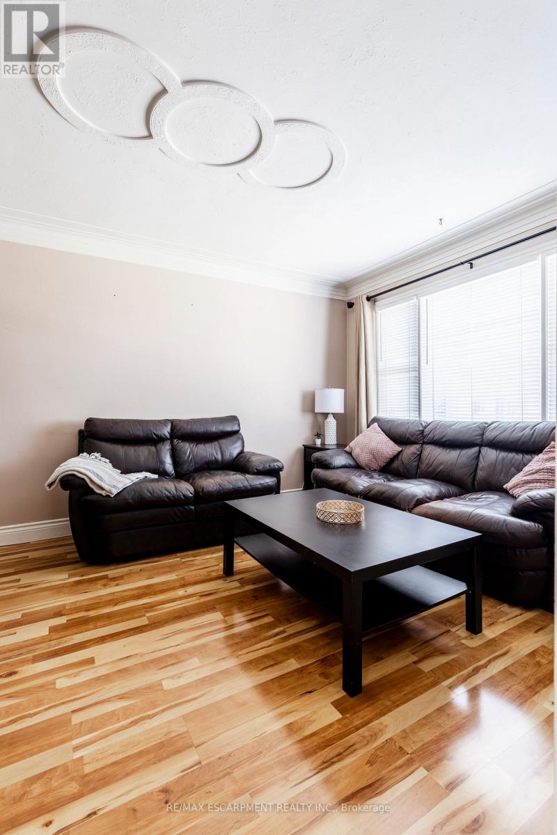 118 Julian Avenue, Hamilton, Ontario  L8H 5R7 - Photo 7 - X12936066