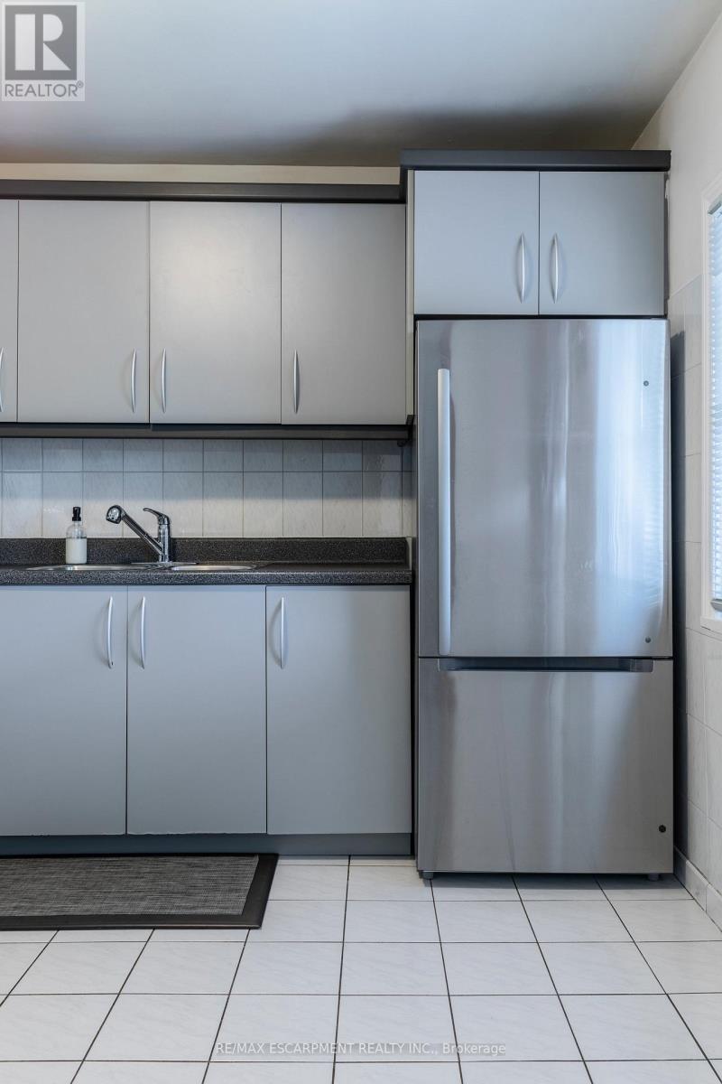 118 Julian Avenue, Hamilton, Ontario  L8H 5R7 - Photo 9 - X12936066