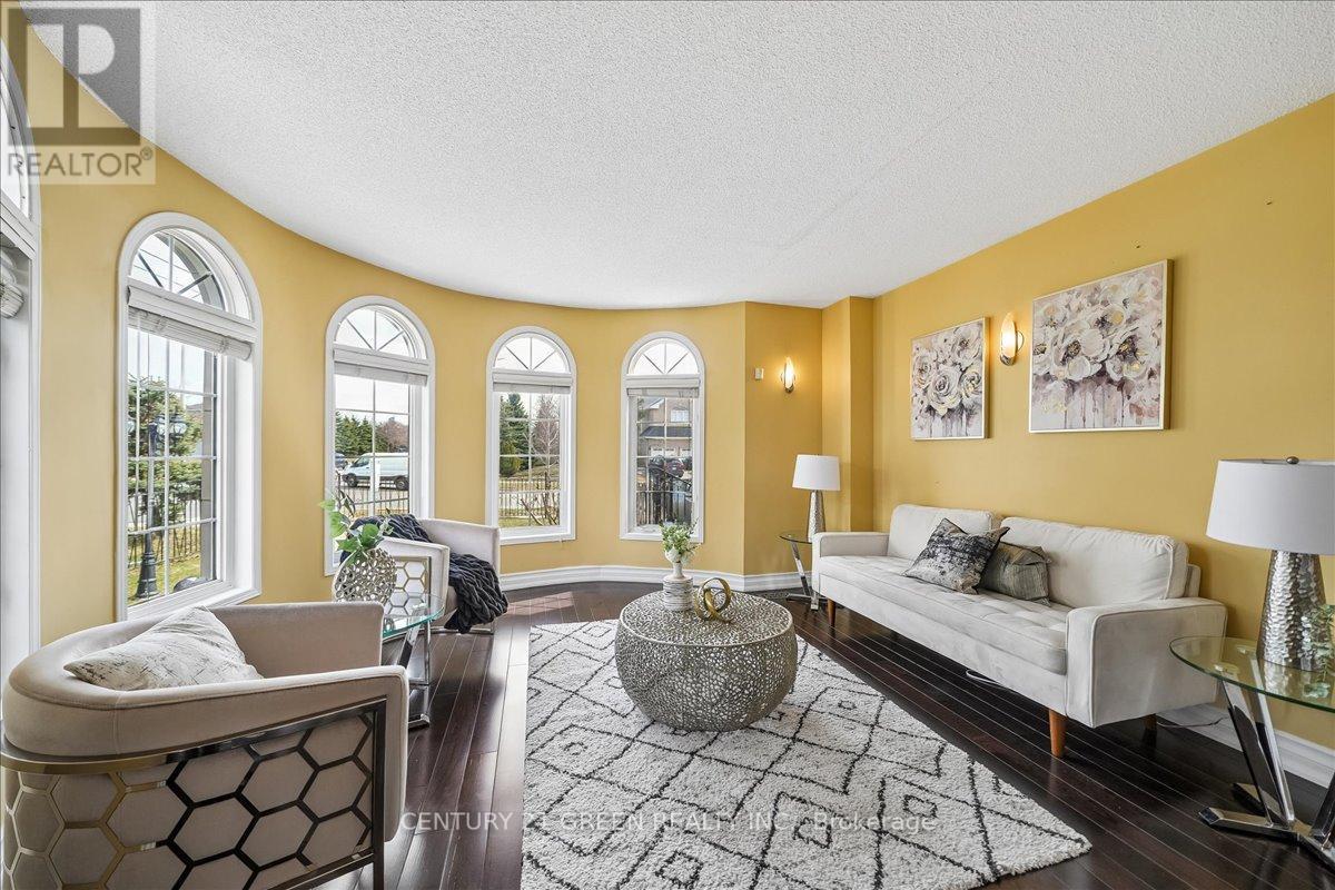 1031 Blueheron Boulevard, Mississauga, Ontario  L5V 2J8 - Photo 5 - W12935346