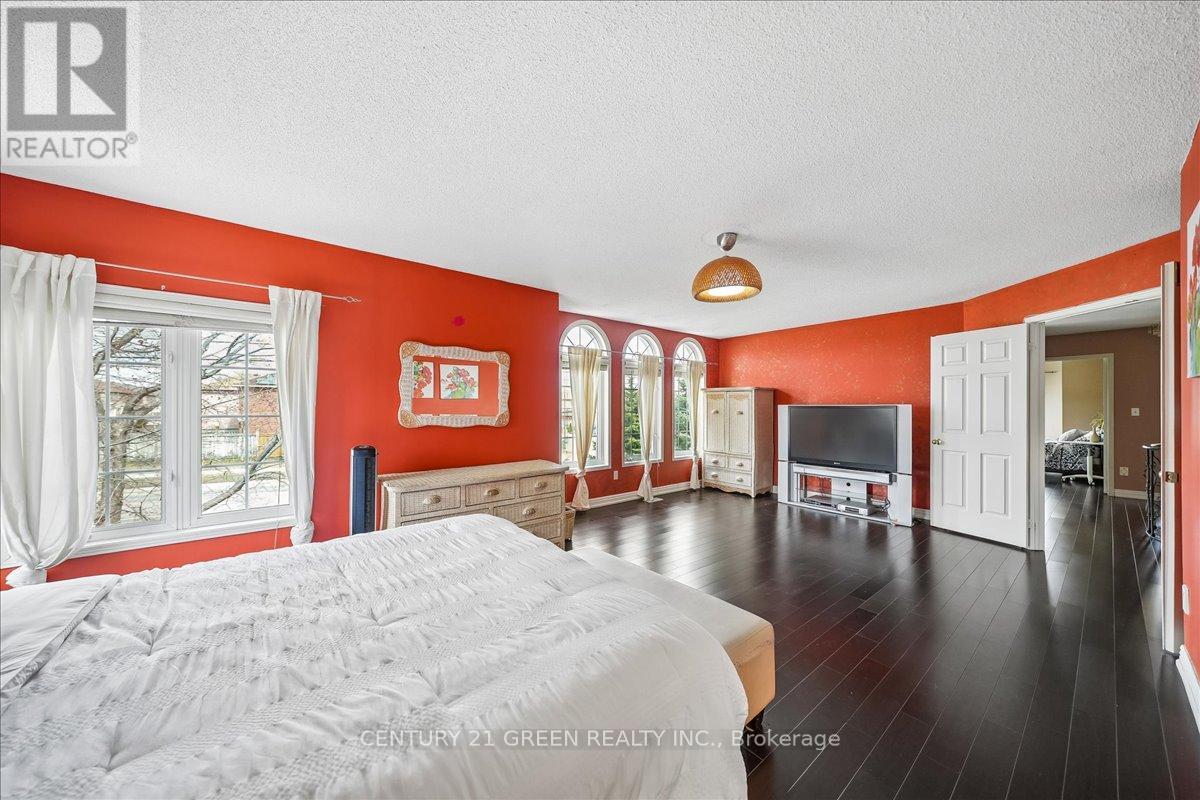 1031 Blueheron Boulevard, Mississauga, Ontario  L5V 2J8 - Photo 23 - W12935346