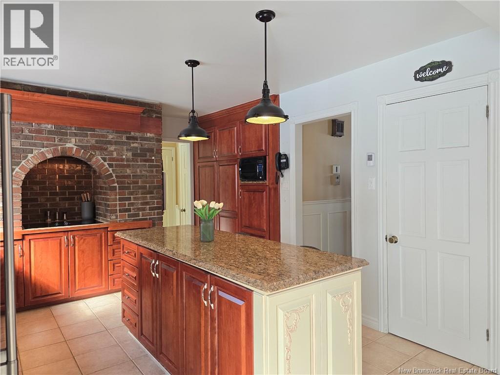 1025 Tamarack, Bathurst, New Brunswick  E2A 4G1 - Photo 21 - NB136023